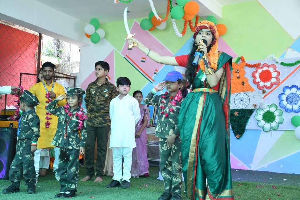 एमएल कान्वेंट में नन्हें-मुन्नों ने रंगारंग प्रस्तुतियों में दिखाई कलात्मक निपुणता की&nbsp;झांकी