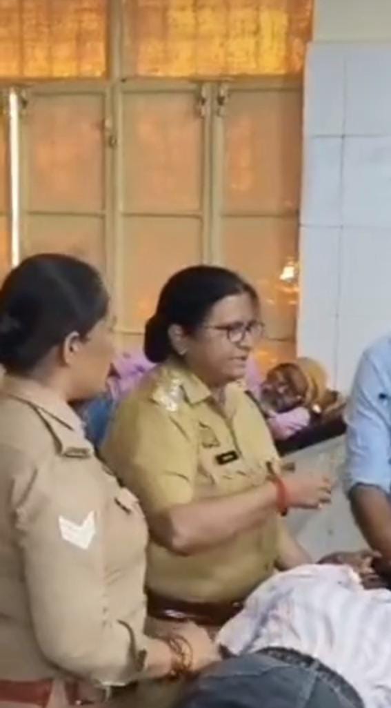 मां ने मोबाइल में डूबे रहने पर टोका तो ओवर ब्रिज से लगा दी&nbsp;छलांग