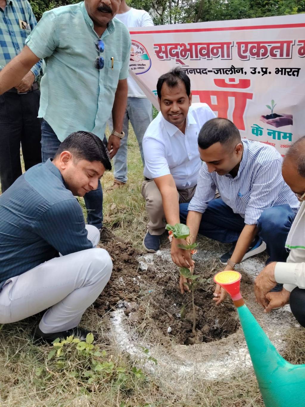सद्भावना एकता मंच ने पोस्टमार्टम हाउस को भेंट किए फर्नीचर, किया&nbsp;वृक्षारोपण