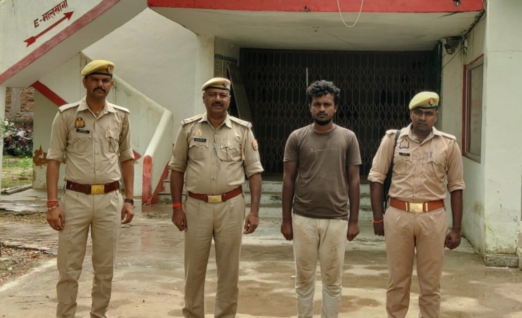 पुलिस के हत्थे चढ़ा जिला बदर&nbsp;अपराधी