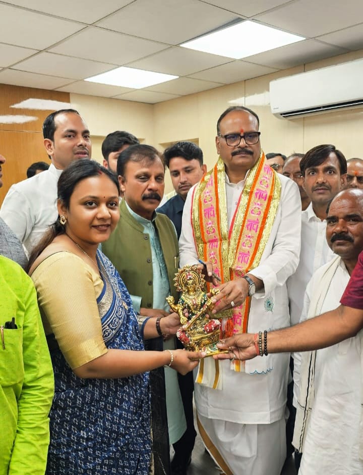 उरई में व्यापारी सम्मेलन के लिए उप मुख्यमंत्री को किया&nbsp;आमंत्रित