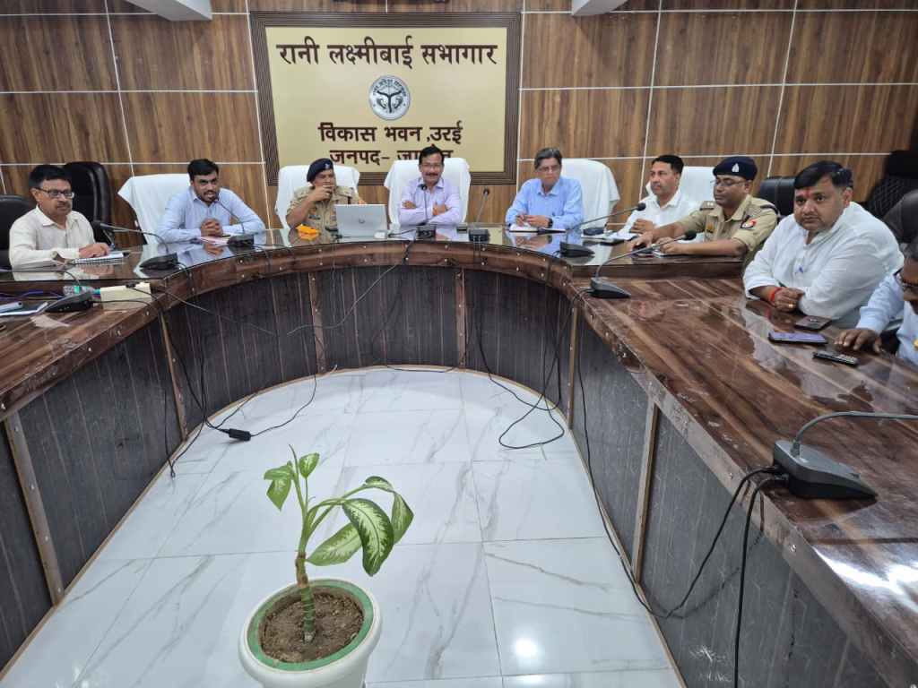 त्योहारों पर सुरक्षा पुख्ता, पीस कमेटी बैठक में डीएम-एसपी ने दिए सौहार्द के&nbsp;निर्देश