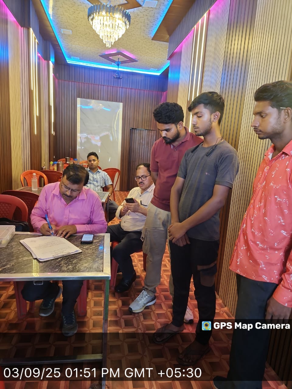 त्योहारों के लिए सुरक्षा के पुख्ता इंतजाम, पीस कमेटी बैठक में डीएम-एसपी ने दिए सौहार्दपूर्ण उत्सव के&nbsp;निर्देश