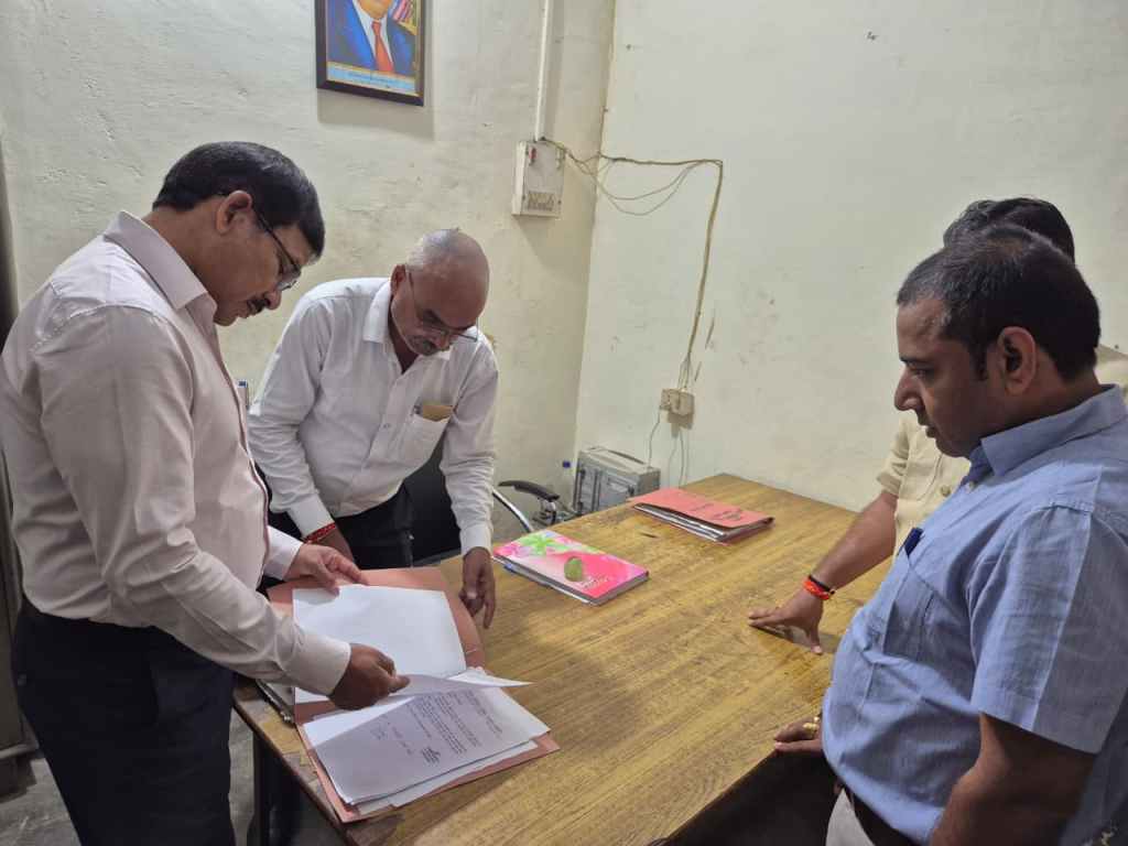 डीएम ने किया पालिका वार्षिक निरीक्षण, लापरवाही पर&nbsp;फटकार