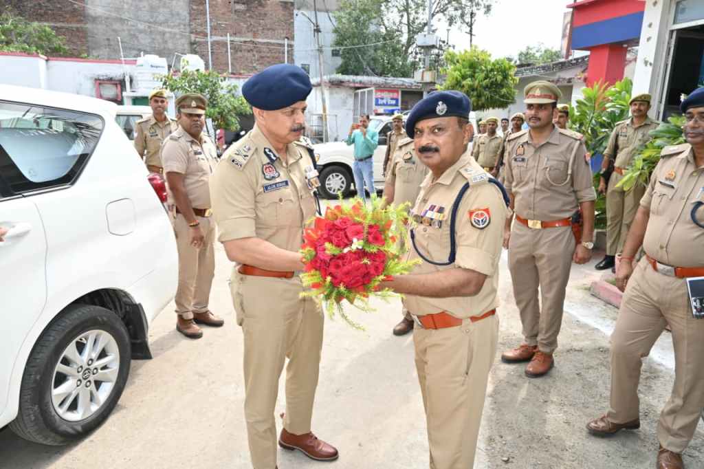 कालपी बस स्टैण्ड पर हुए उपद्रव में कार्रवाई परखने आये एडीजी&nbsp;जोन