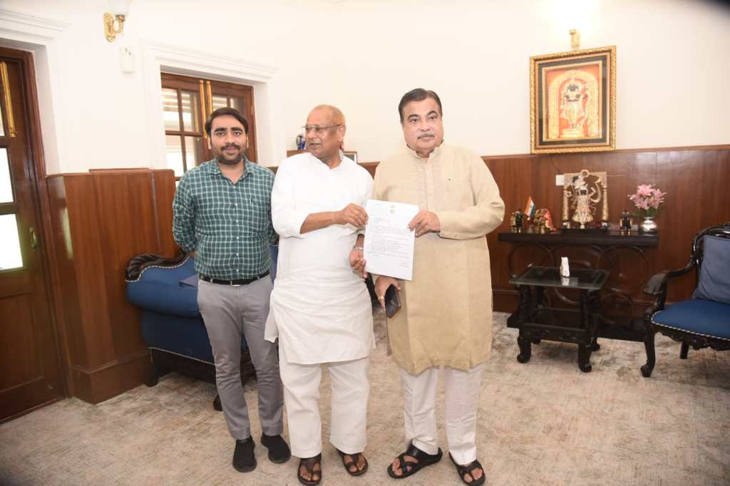 श्रम शक्ति एक्सप्रेस के उरई से संचालन पर विचार, जिले के दोनों टोल हटाने की मांग पर गडकरी का सकारात्मक&nbsp;रुख