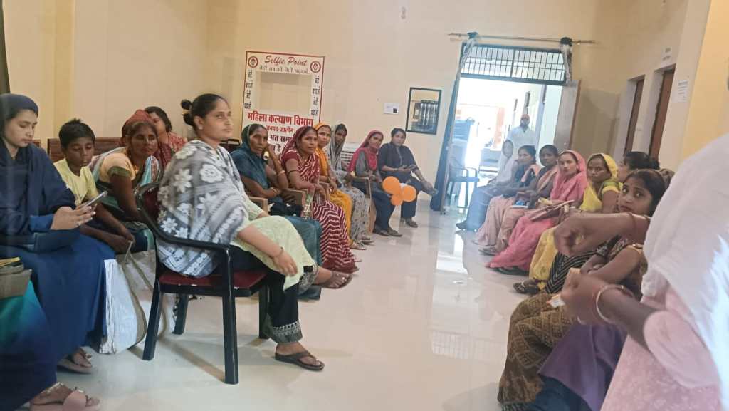 वन स्टॉफ सेंटर की कार्यविधि से महिलाओं को अवगत&nbsp;कराया