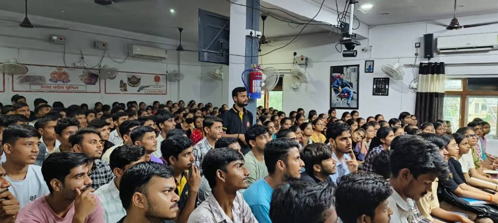 सुरक्षित यातायात को बढ़ावा देने के लिए छात्र छात्राओं की सभा&nbsp;आयोजित