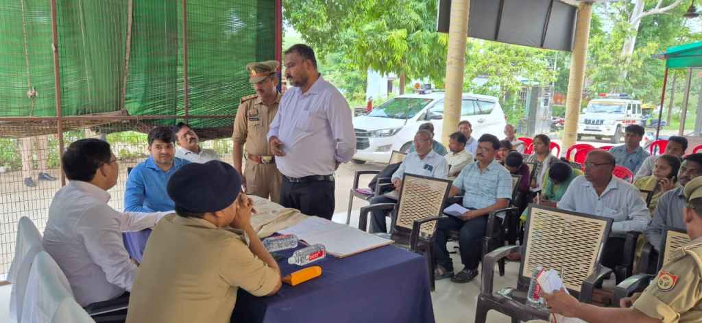 समाधान दिवस में डीएम-एसपी ने सुनी&nbsp;शिकायतें