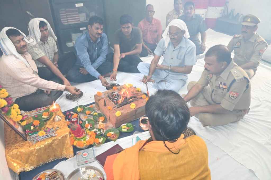 विश्वकर्मा जयंती पर पुलिस लाइन में हवन&nbsp;पूजन