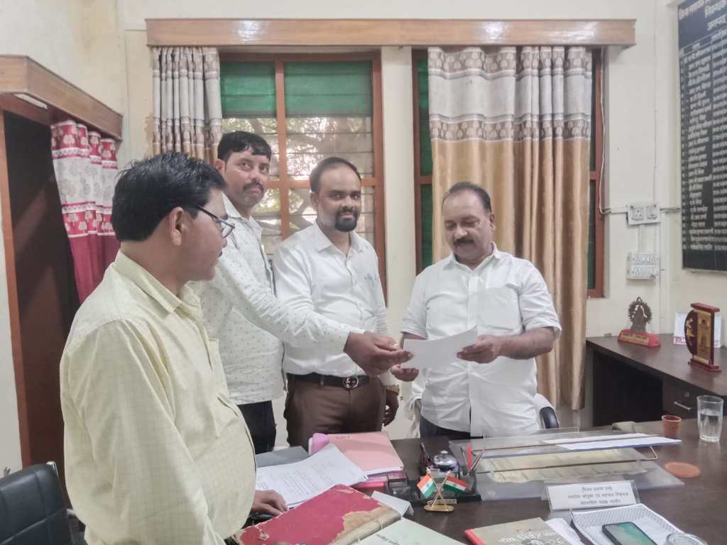 सहकारी कर्मचारियों ने संघर्ष का बिगुल फूंका, 1 अक्टूबर से तालबंदी की&nbsp;धमकी