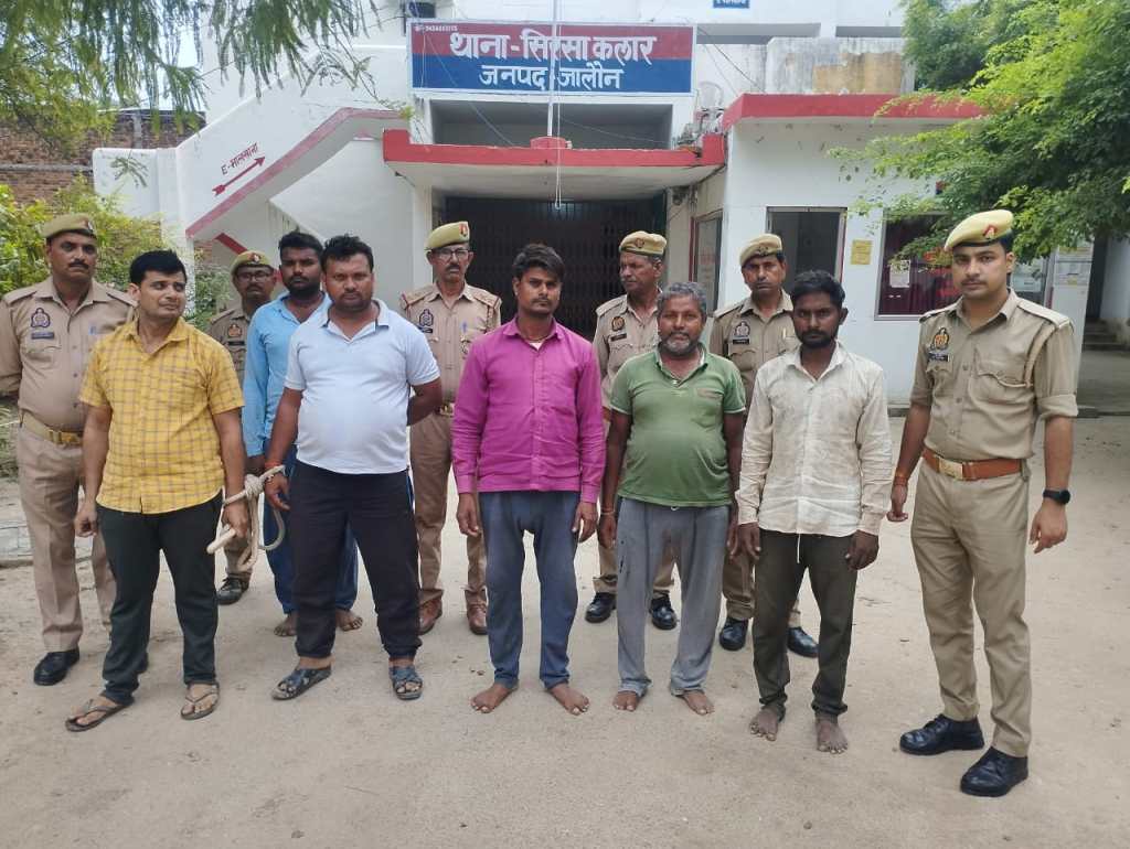 पुलिस की तत्परता से टला संघर्ष, आधा दर्जन लोगों का&nbsp;चालान