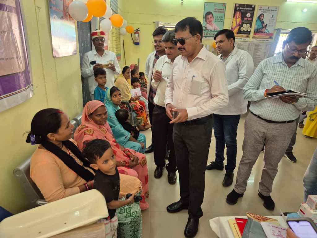 स्वास्थ्य मेलों में अचानक पहुंचे जिलाधिकारी, मरीजों से लिया फीड&nbsp;बैक