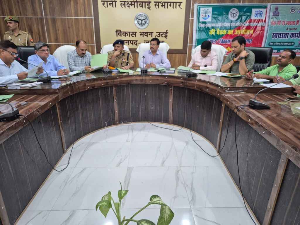 बृहद वृक्षारोपण अभियान की समीक्षा, जिलाधिकारी ने पौधों की सुरक्षा पर दिया जोरजियो-टैगिंग में लापरवाही पर जताई नाराजगी, ट्री गार्ड और देखभाल के लिए कड़े&nbsp;निर्देश