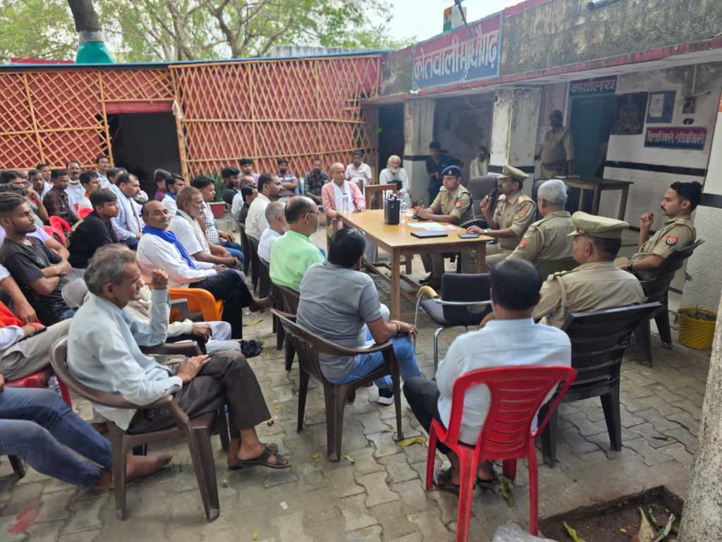 नवरात्रि-दशहरा को लेकर माधौगढ़ कोतवाली में पीस कमेटी की&nbsp;बैठक