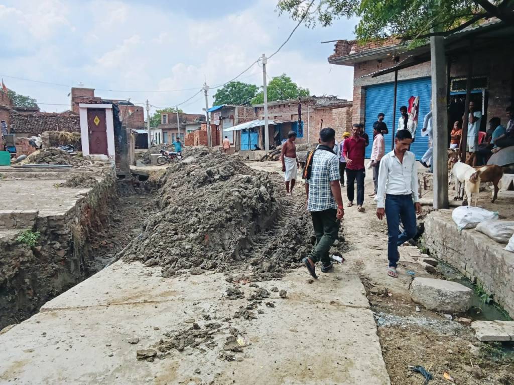 कैंथ में नाला निर्माण ग्रामीणों के लिए बना मुसीबत