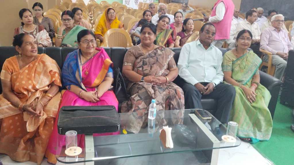 बुंदेलखंड की परिषद ने दशहरा मिलन में लोकगीतों से समां&nbsp;बांधा