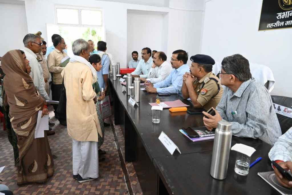 जनता की पुकार, डीएम ने सुनी! माधौगढ़ समाधान दिवस में 21 शिकायतें दर्ज, 3 तुरंत हल, त्योहारों पर साफ-सफाई का सख्त&nbsp;फरमान