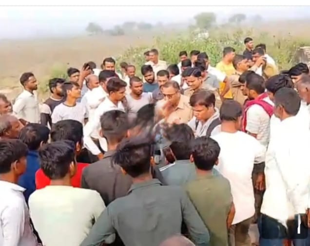 नारायणपुरा माइनर के अंधे मोड़ पर फिर नहर में गिरी मोटर साइकिल, दोनों सवार की हालत&nbsp;गंभीर