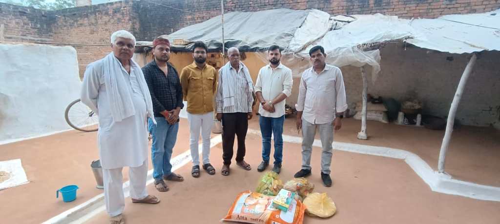 अनाथ हुई चार नन्हीं बेटियों की जिंदगी में उम्मीद की किरण बने समाजसेवी 