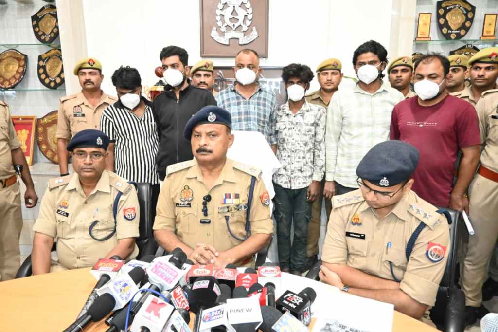 स्कूल में छुपकर डकैती की घटना को अंजाम देने जा रहे आधा दर्जन बदमाश&nbsp;दबोचे