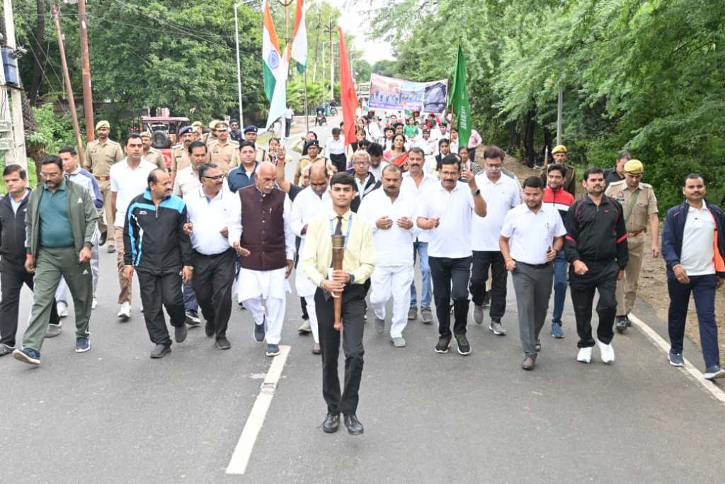 सरदार पटेल की 150वीं जयंती पर ‘रन फॉर यूनिटी’ का भव्य आयोजन – विधायक, डीएम, एसपी ने दिखाई हरी झंडी, 3 किमी दौड़ में गूंजे एकता के&nbsp;नारे