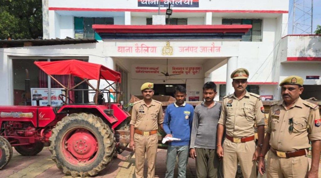 चोरी के ट्रैक्टर के साथ दो&nbsp;पकड़े