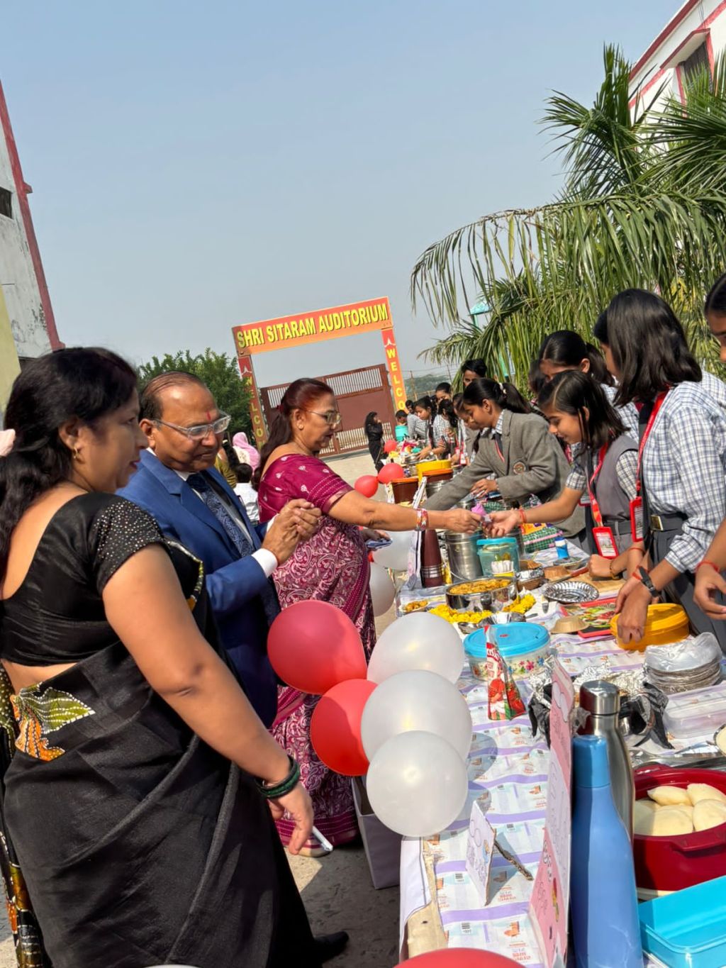 बाल दिवस पर एल्ड्रिच स्कूल में उत्सवः बच्चों ने सजाए स्टॉल, अभिभावकों को मिला&nbsp;सम्मान