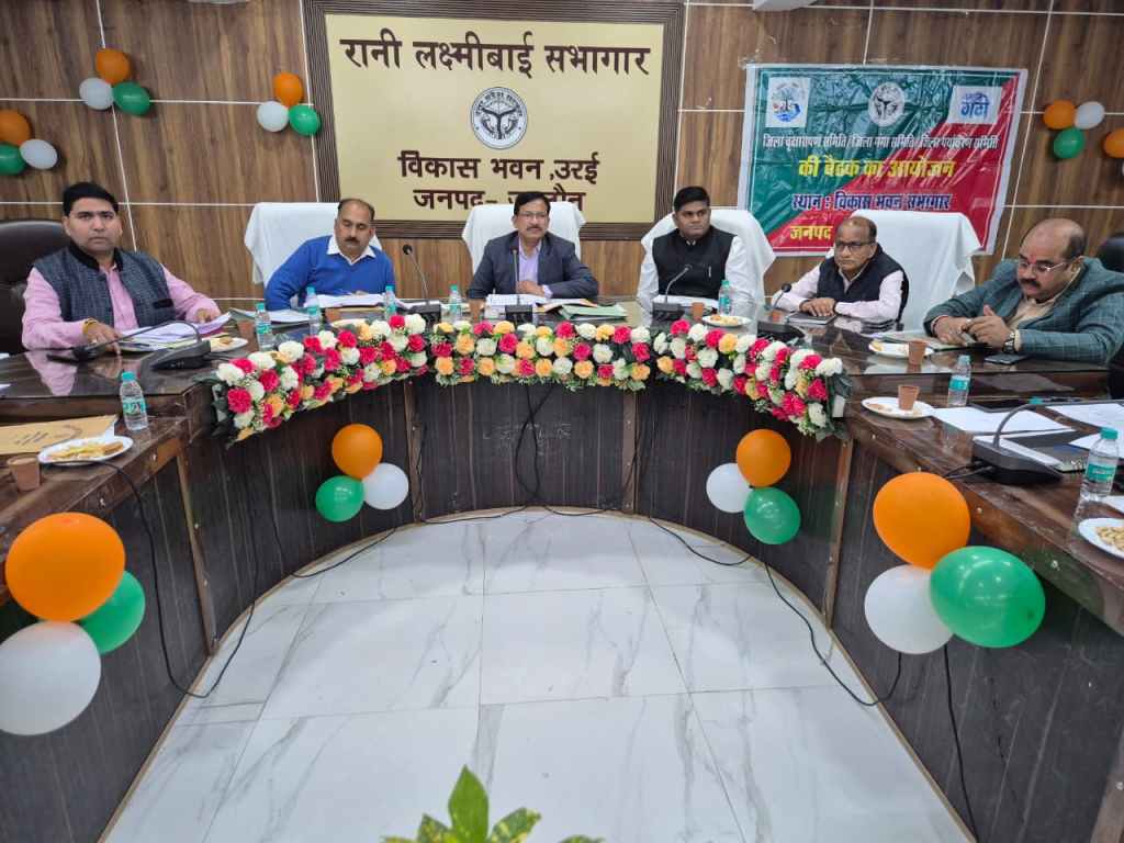 जिलाधिकारी सख्त, विकास योजनाओं में लापरवाही बर्दाश्त नहीं, अधिकारी-अधिशासी अभियंताओं को चेतावनी – तय समय में पूरा करें काम वरना होगी&nbsp;कार्रवाई