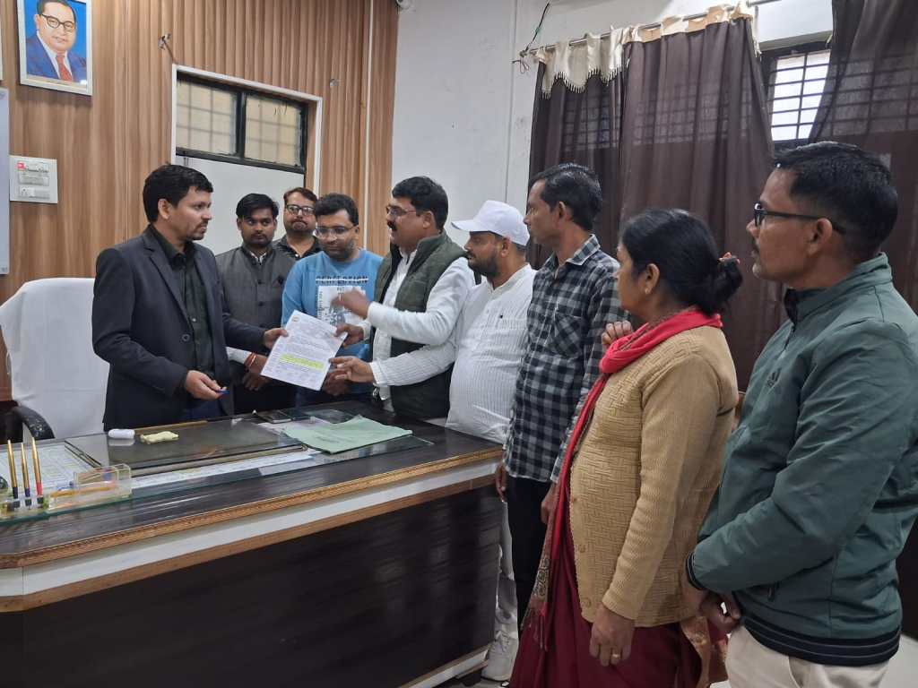 शिक्षकों को नगरीय एचआरए दिलाने राष्ट्रीय शैक्षिक महासंघ ने एसडीएम को सौंपा ज्ञापन, जल्द कार्रवाई की&nbsp;मांग