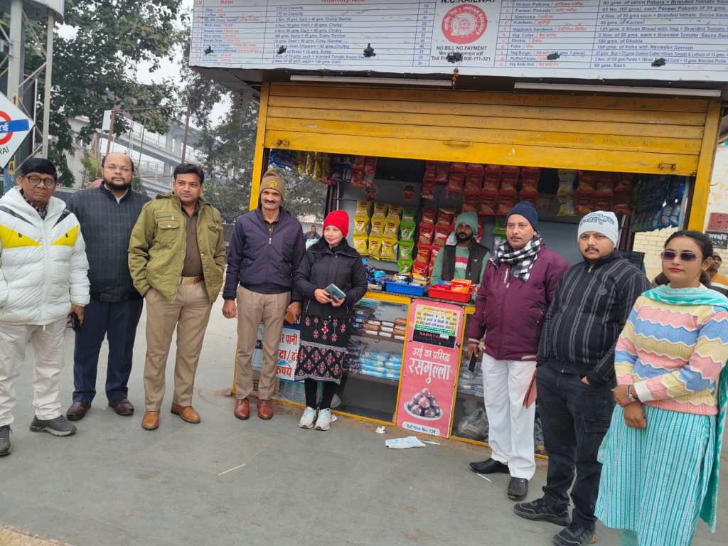 उरई रेलवे स्टेशन पर उच्च न्यायालय के आदेश पर रेस्क्यू अभियान, बेघर लोगों के पुनर्वासन की&nbsp;पहल