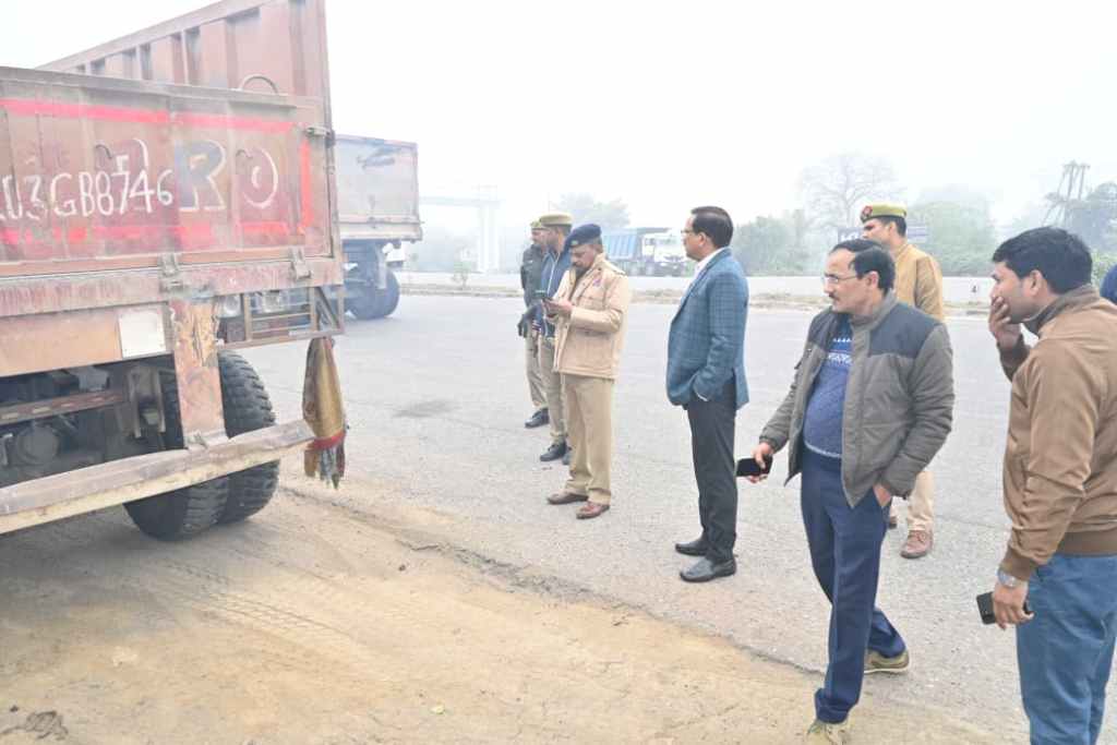 घने कोहरे व शीतलहर को देखते हुए डीएम–एसपी ने एनएच-27 का किया निरीक्षण, सड़क सुरक्षा को लेकर विशेष&nbsp;अभियान