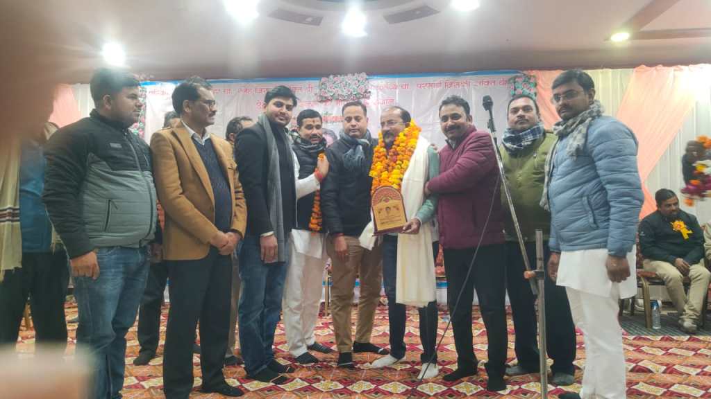 सुरेंद्र मौखरी की स्मृति में कवि सम्मेलन व मुशायरा, देर रात तक गूंजते रहे शेर-ओ-शायरी और काव्य&nbsp;पाठ