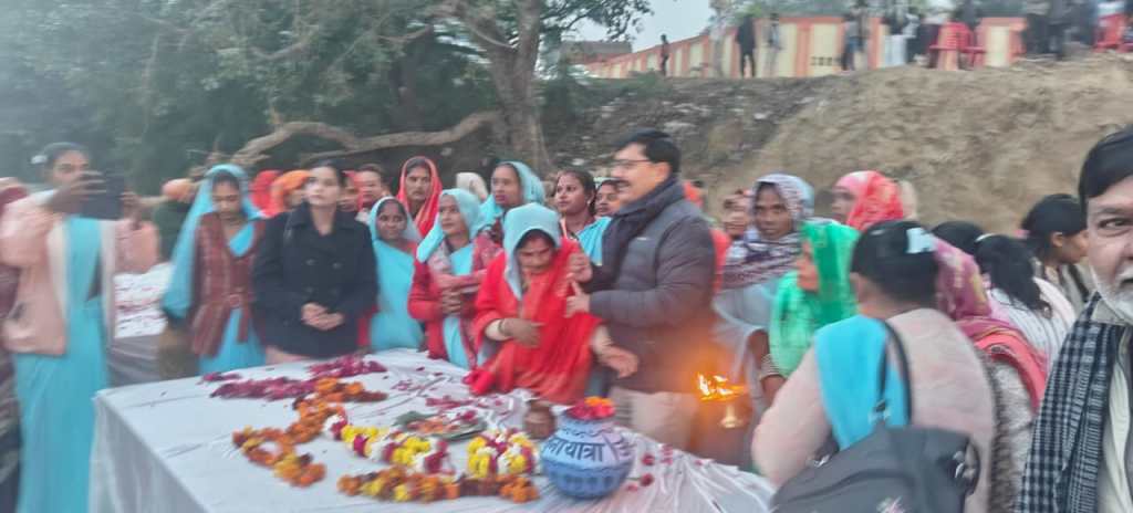 पंचनद कंजौसा में “यमुना संवाद एवं विमर्श” भजन संध्या सम्पन्न, यमुना संरक्षण को लेकर जल सहेलियों की 500 किमी पदयात्रा का&nbsp;संदेश