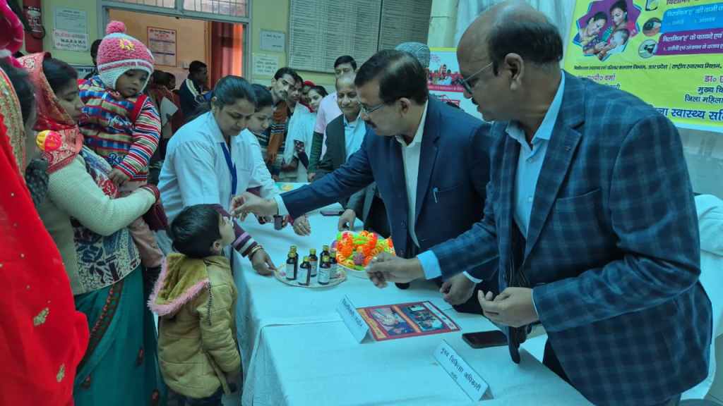 जिलाधिकारी ने विटामिन-ए सम्पूरण अभियान के द्वितीय चरण का किया&nbsp;शुभारंभ