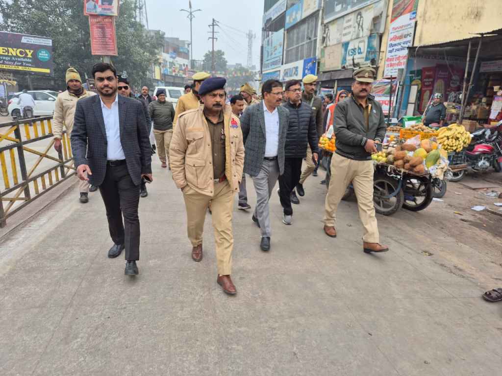 फुटपाथ अतिक्रमण पर सख्ती, सड़क चौड़ीकरण का प्रस्ताव, वेंडिंग जोन चिन्हित करने के&nbsp;निर्देश