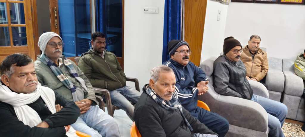 डिवाइडर कट बंद होने से व्यापार ठप, व्यापारियों ने विधायक से लगाई गुहार