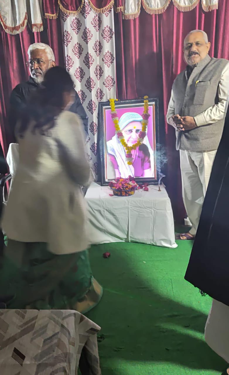 संजीव गुर्जर के घर पहुँच स्वतंत्र देव ने ताजा कीं पुरानी&nbsp;यादें