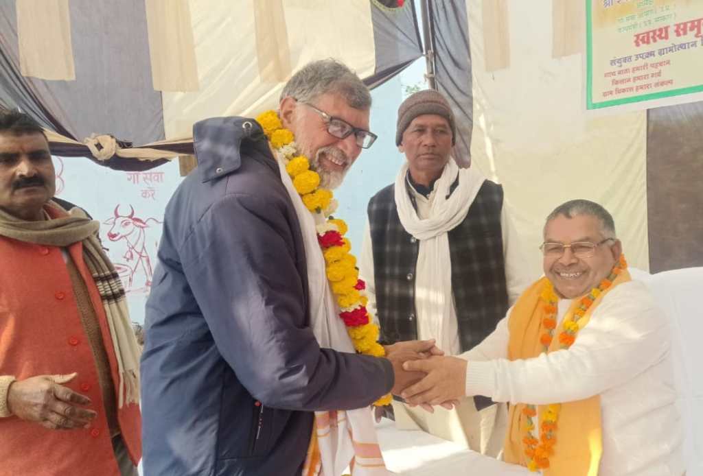 प्राकृतिक खेती से आत्मनिर्भर गांव व समृद्ध किसान का दिया&nbsp;संदेश