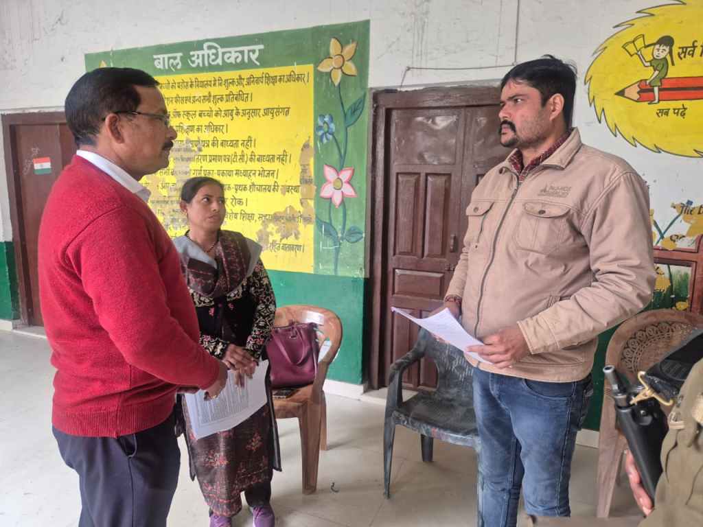 आलेख्य मतदाता सूची का जनपद भर में वाचन, डीएम ने किया बूथों का&nbsp;निरीक्षण