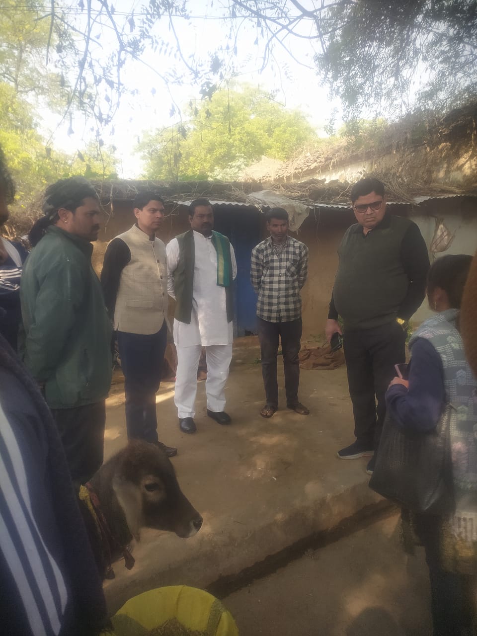 दिव्यांग व्यक्ति पर मेहरबान हुए सीडीओ कुमदेन्द्र कलाकर&nbsp;सिंह