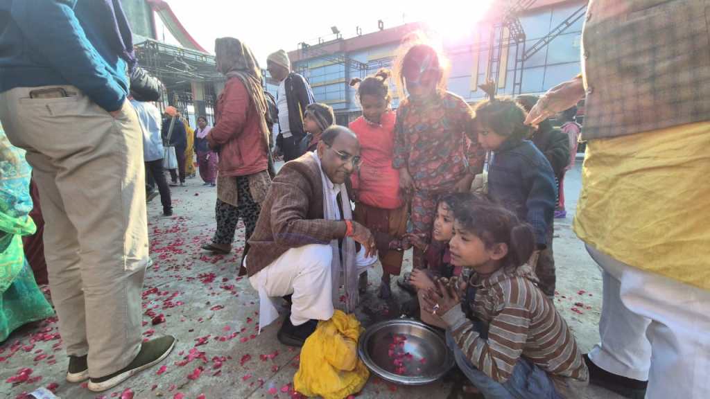 मकर संक्रांति व लोहड़ी पर्व पर सदर विधायक गौरी शंकर वर्मा द्वारा खिचड़ी भोज एवं श्रमिक&nbsp;सम्मान
