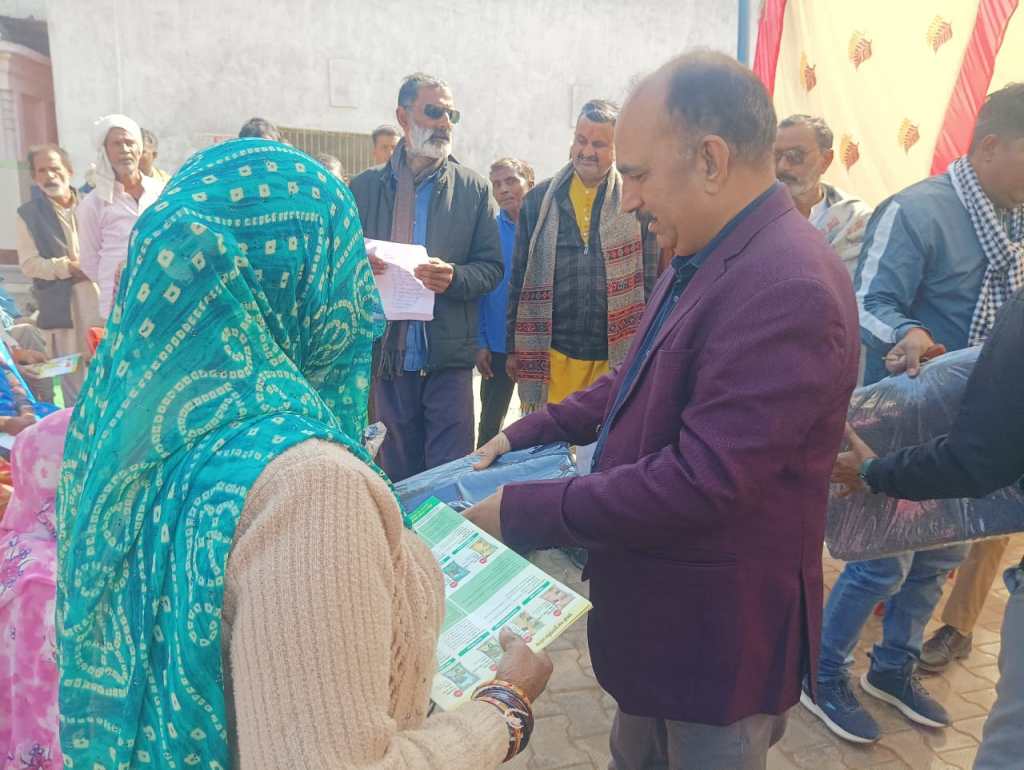 रूरा अड्डू गांव में निःशुल्क कंबल वितरण कार्यक्रम आयोजित,सीडीओ के.के. सिंह रहे मुख्य अतिथि, IFFCO के प्रयासों की&nbsp;सराहना