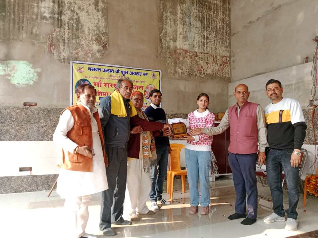 पीली चुनर में लिपटी वाणी, उरई में वसंत पंचमी पर गूंजा सरस्वती वंदन