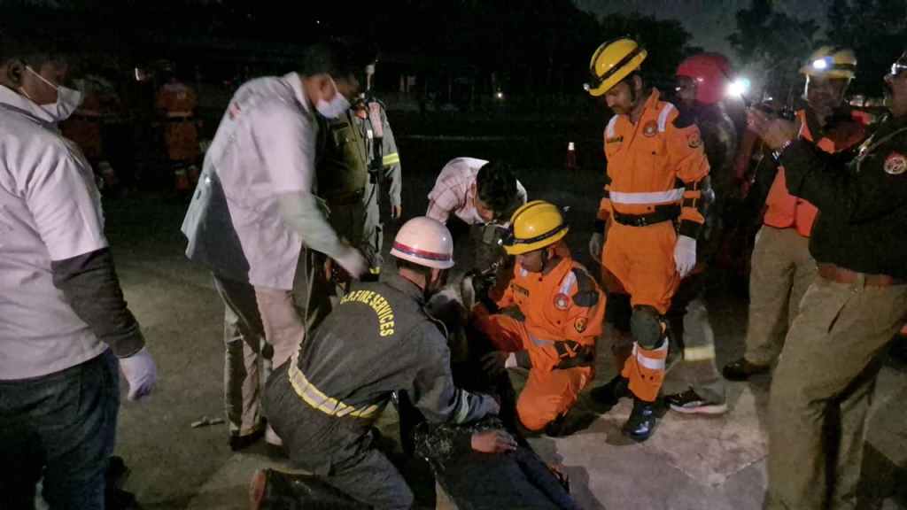 सायरन की गूंज, बुझती आग और बचती जिंदगियां—पुलिस लाइन में हुआ नागरिक सुरक्षा का सजीव अभ्यास