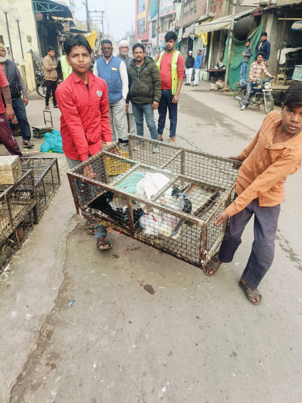 “अतिक्रमण पर चला प्रशासन का बुलडोज़र, बजरिया मार्ग हुआ&nbsp;सुगम”