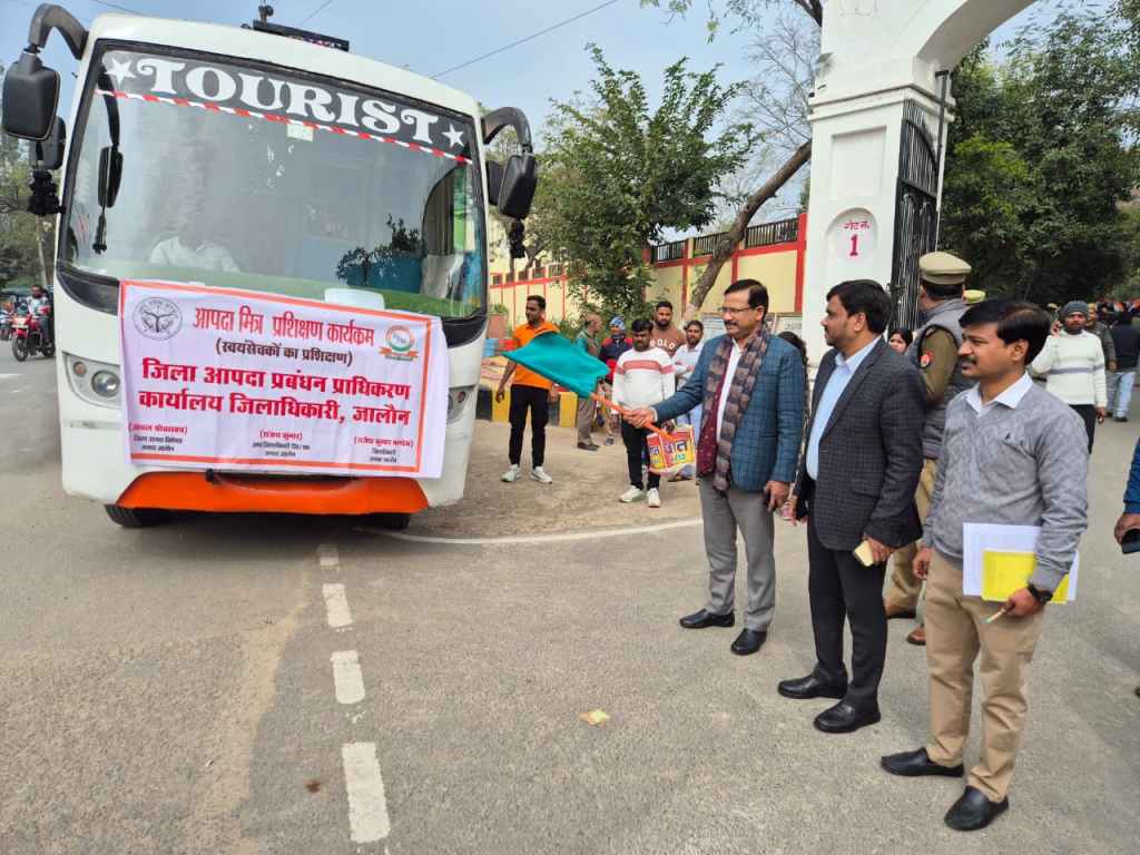 आपदा में जीवन रक्षक बनेंगे प्रशिक्षित स्वयंसेवक — जालौन के 30 ‘आपदा मित्र’ विशेष प्रशिक्षण के लिए लखनऊ रवाना