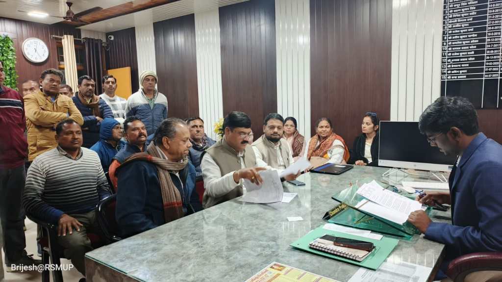 राष्ट्रीय शैक्षिक महासंघ ने शिक्षकों की समस्याओं को लेकर बीएसए को सौंपा आठ सूत्रीय ज्ञापन