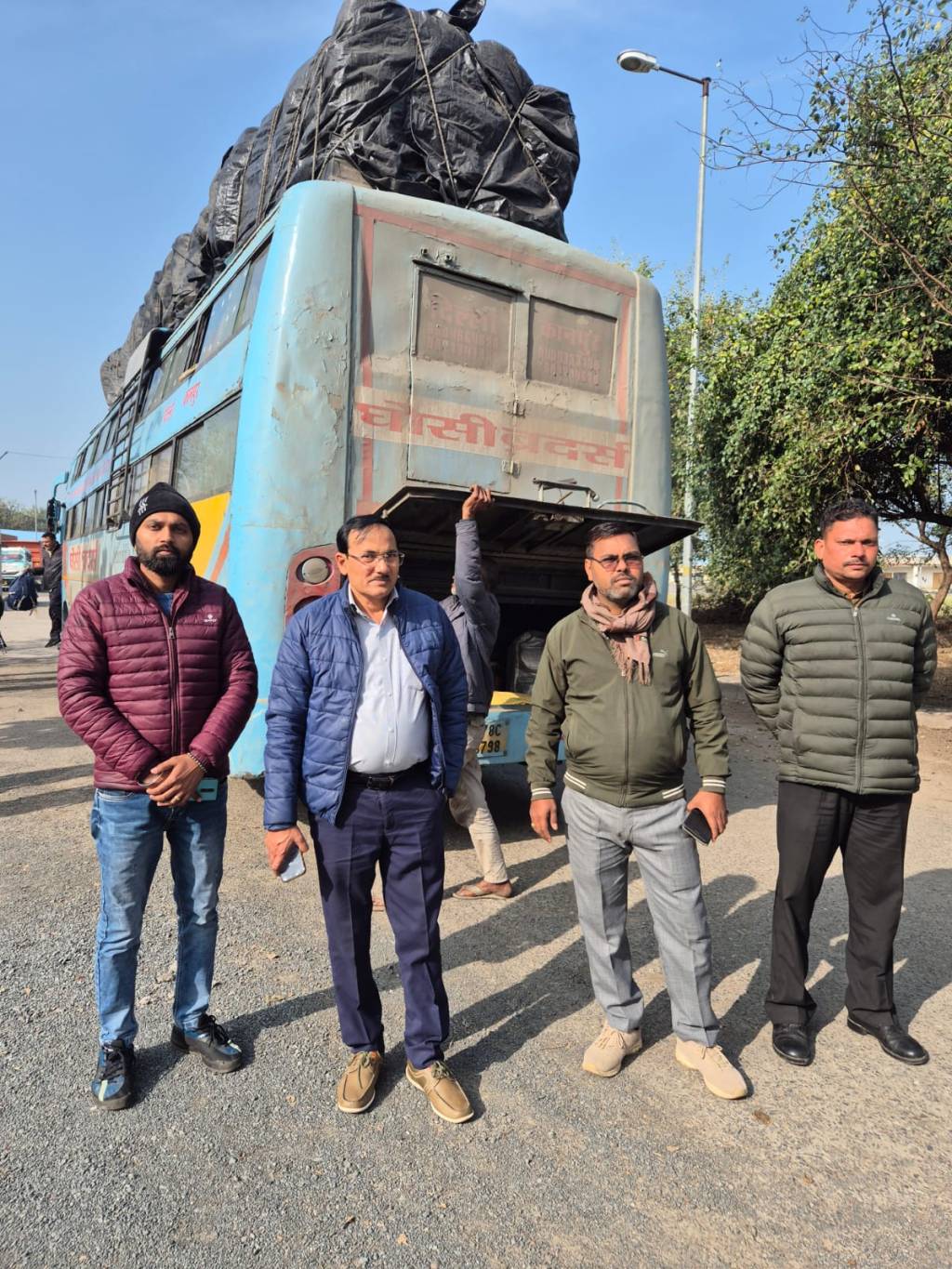 ओवरलोडिंग पर प्रशासन का करारा प्रहार — कालपी-कदौरा में 9 वाहन सीज, यातायात नियमों पर&nbsp;सख्ती