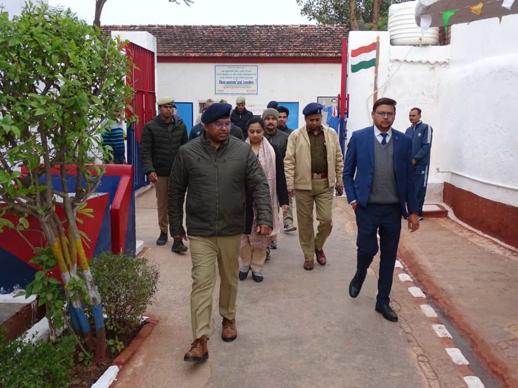 कारागार में भी न्याय और करुणा की रोशनी — बंदियों की पीड़ा सुनने पहुँचीं विधिक सेवा की&nbsp;प्रतिनिधि